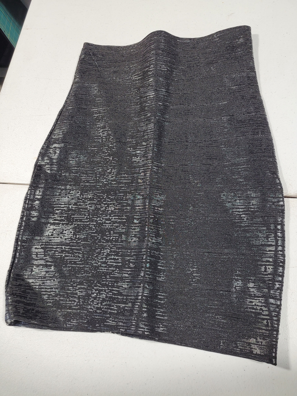 Metallic Black Textured Pencil Skirt